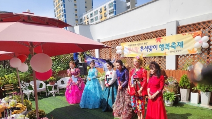 인천 서구 뮤직과 함께하는 봉사단 한사랑 추석맞이 행복축제 효잔치 봉사 성황리에 치뤄