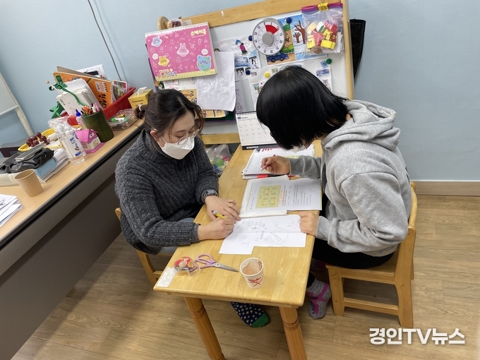 장애학생에게 방학 중 특수교육관련 서비스 언어치료 제공