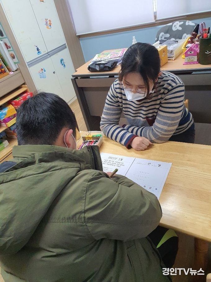 장애학생에게 방학 중 특수교육관련 서비스 언어치료 제공