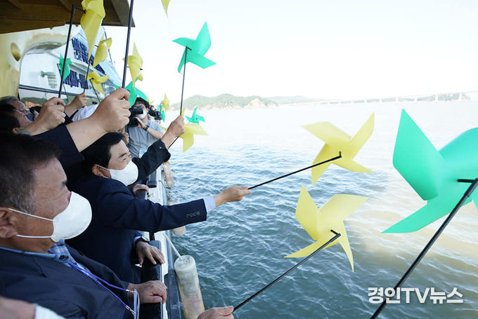 { 포토 뉴스 }