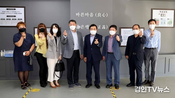 { 포토 뉴스 }