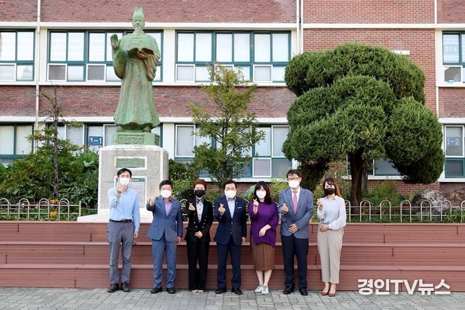 { 포토 뉴스 }