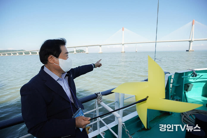 { 포토 뉴스 }