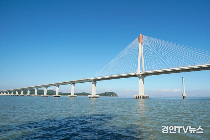 { 포토 뉴스 }
