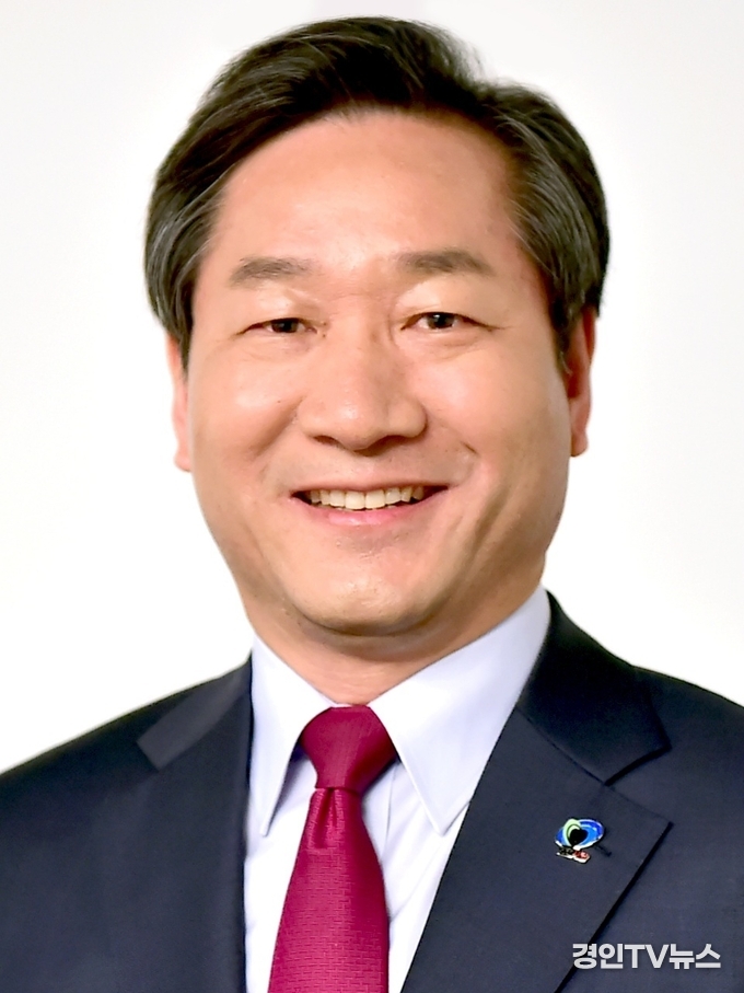 유 전 인천시장 신년메시지 “나라가 바로서고 국민이 행복한 대한민국 기대”