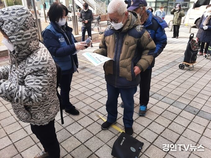 부평구 복자관 어르신 200명을 대상으로 방역수칙을 준수하면서 2회에 걸쳐 실시