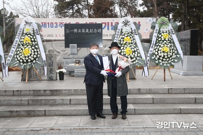 = { 포토 뉴스 }