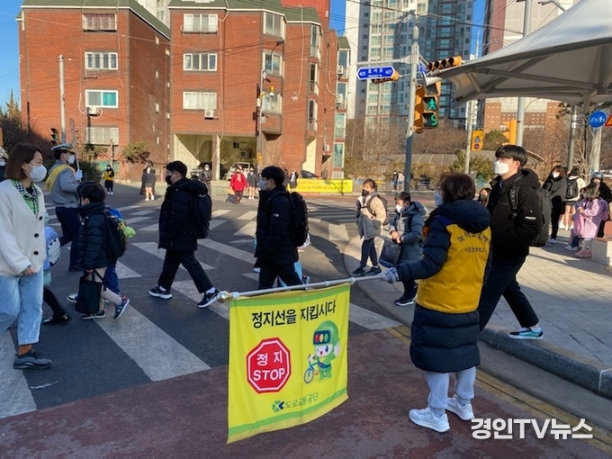  계양서, 개학 첫날 어린이 교통안전 합동 캠페인 을 하고 있다.