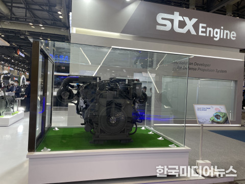 =사진: K1A2전차 성능 개량용 개발 엔진(SMV 1360)