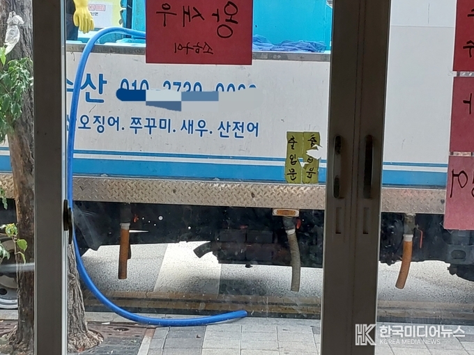 우수관로에 해수 방류하는 장면