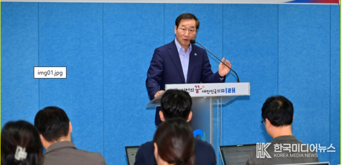 =유정복 인천시장이 지난 11일 시청 브리핑룸에서 ‘제73주년 인천상륙작전 기념 주간행사 기자회견'을 하고 있다.