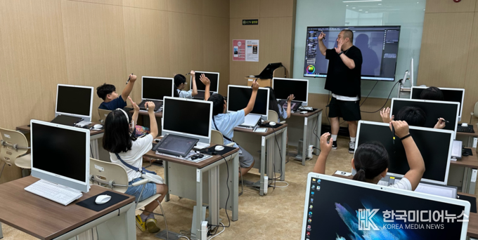 =사진설명; 수봉도서관 웹툰창작체험관 운영 사진 촬영