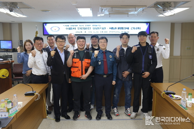 =사진설명 ; 인천남동경찰서,유관기관·이륜차 배달대행업체와이륜차 안전운전 간담회 기념사진촬영