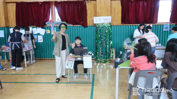 =사진설명 ; 인천봉화초등학교, 모의 카페 창업을 통한 프로젝트 사진