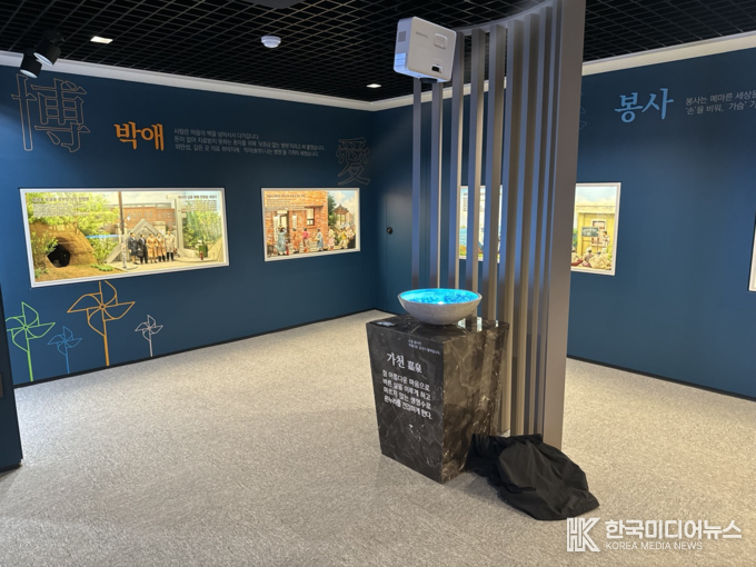 =사진설명 ; 5층 디오라마 전시관은 어린이들의 흥미를 끈다. 작은 인형들로 구성된 8개의 이야기 박스는 인형극처럼 풍성하게 구성되어 있다.