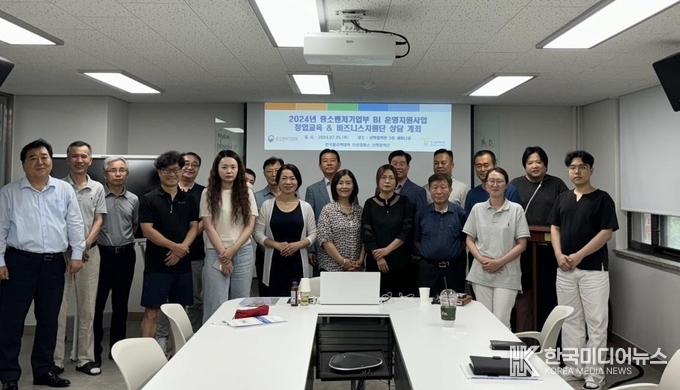 =사진설명 ; 한국폴리텍Ⅱ대학 창업보육센터, 인천지방중소벤처기업청과 기념사진 촬영