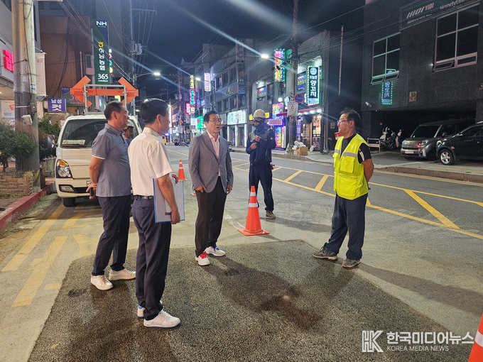 =사진설명 ; 하남시(이현재 시장), 신장시장 전선지중화 현장 공사 점검을 하고있다,