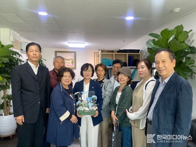 <strong>9호선 구산성지 추진연합회연합회 운영진. 하남갑 추미애 국회의원사무실에 방문</strong>
