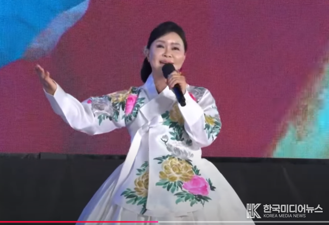 <strong>경기명창 안소라씨의 특별한축하 공연 / 2024 천하장사씨름대회 (사진제공= 안소라 명창)</strong>