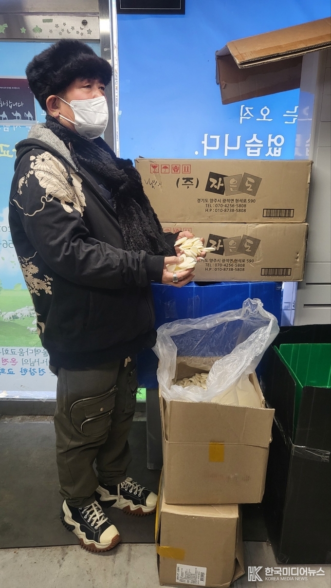 <strong> 판다 하나 봉사단 김민석 총재 </strong>
