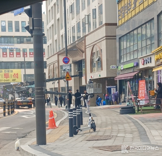 <strong>경기도 하남시 감일중앙로 민원 발생 공사 현장</strong>