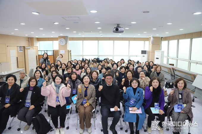 =사진설명 ; 더불어민주당 인천광역시당 제1기 여성정치학교 개강 기념사진 촬영 