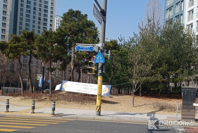 <strong>하남시에 위치한 군유지 (이용상황 공원 등) 불법 광고물(현수막)설치</strong>