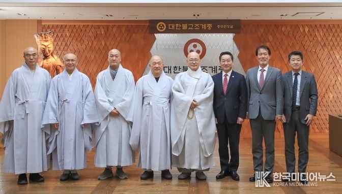 =사진설명 ; 유정복 대한민국시도지사협의회장 조계종 총무원 방문, 진우스님 예방.(사진= 조계종 제공)