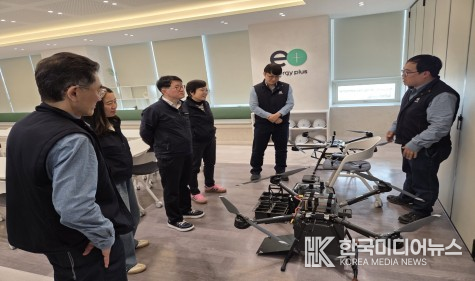 =사진설명 ; 드론시연회 현장 기념사진 촬영