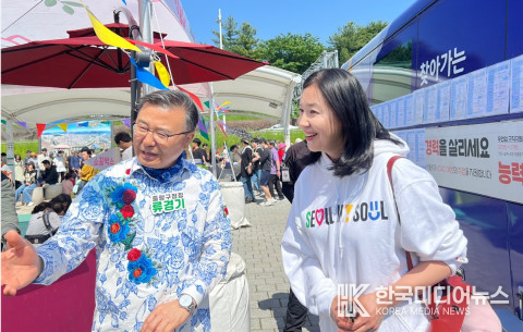 =사진설명 ; ‘일자리 부르릉’ 버스는 경력단절여성들이 더 나은 내일을 준비할 수 있도록 도와주고, 다양한 세대의 여성들이 안정적으로 사회에 복귀할 수 있도록 지원했다