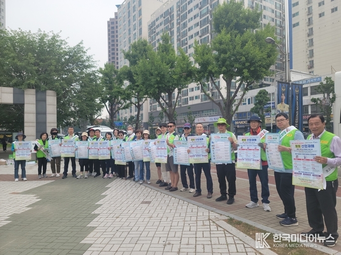 =사진설명 ; 사)한국산재장애인 인천시협회5월 환경정화 및 산재예방 캠페인 단체 기념사진 촬영