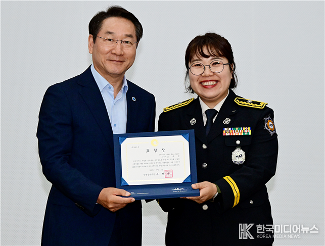 =사진설명 ; 발달장애인 대상 'Able 소방안전훈련 시스템' 구축…적극행정 우수사례 1위 선정 기념사진 촬영