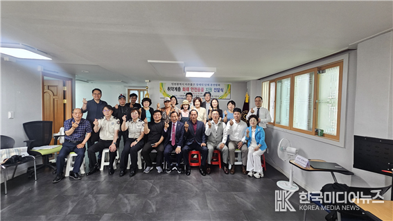 =사진설명 ; 인천광역시미추홀구장애인단체총연합회,취약계층 화재 안전용품 지원 전달식 기념사진 촬영