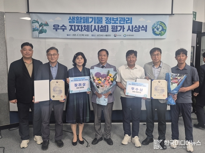 =사진설명 ; 인천지방조달청, 조달시장 진출 성공 노하우 공유로유망 중소기업의 공공조달 기념사진 촬영