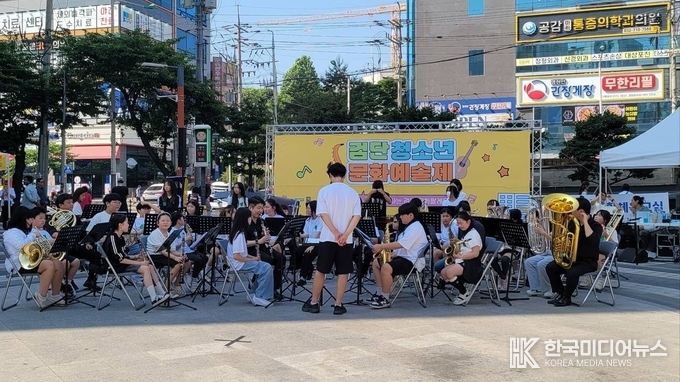 = 사진설명 ; 검단 청소년 문화예술제 성료- “청소년이 주인공인 문화예술 축제” 기념사진 촬영