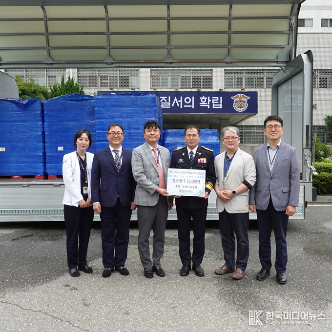 =사진설명 ; 좌측부터 국제바로병원 이소민 수간호사, 박기동 원무부장, 김종환 행정원장, 인천구치소 김재술 소장, 교정선교회 정봉우 회장, 인천구치소 신현탁 사회복지과장,)