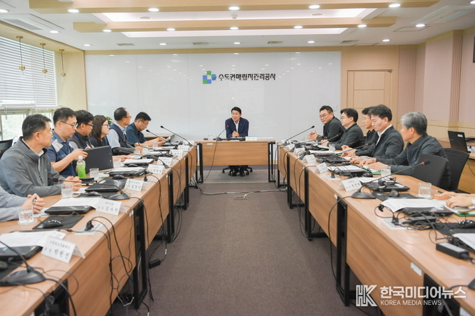=사진설명 ; 수도권매립지관리공사, 협력업체와 산업재해 예방 합동 간담회 를 하고 있다,