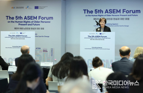 = 사진섦명 : 아셈노인인권정책센터 이혜경 원장의 개회사