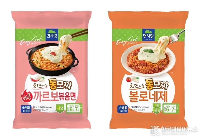= 사진 설명 : 면사랑 ‘치즈가득통모짜 매콤까르보볶음면’과 ‘치즈가득통모짜 볼로네제’ 이미지 (사진제공=면사랑)<br>