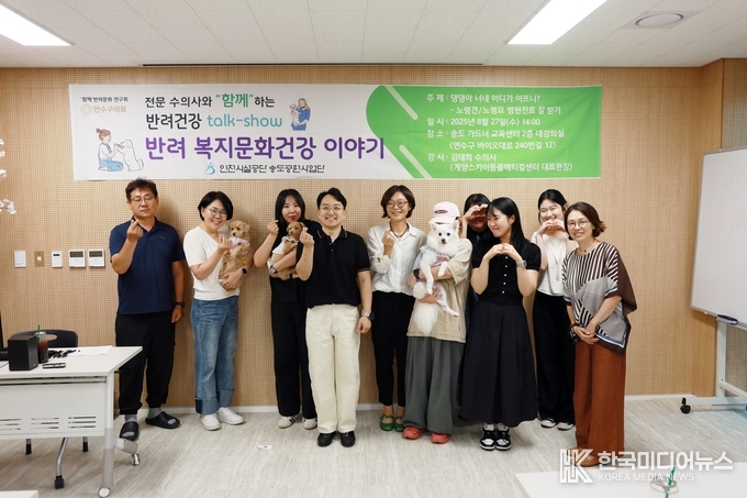 =사진설명 ; 전남여성가족재단, 출연기관과 함께 ‘생활 속 탄소중립캠페인’ 펼쳐 기념사진 촬영