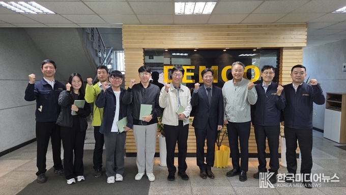 =사진설명 ; 관내 우수조달기업 방문하여 공공조달시장 판로 확대 및 협력 방안 논의 기념사진 촬영