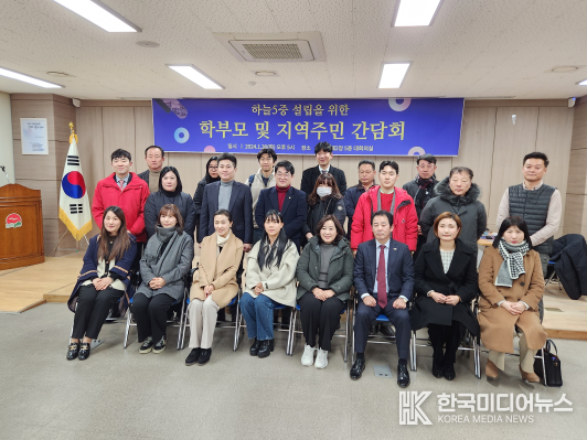 =사진설명 ; 영종 하늘도시 한복판에 하늘 5중학교 신설이 확정 기념사진 촬영