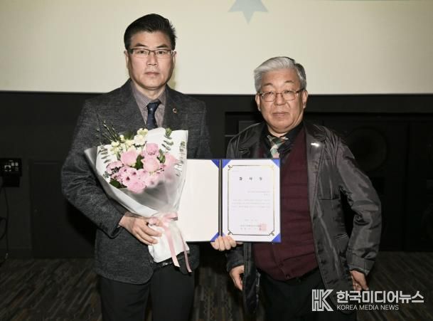 경기도의회 윤태길 의원, 사회복지사 권익 향상 노력 인정받아 감사장 수상