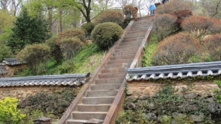순천 송광사(松廣寺) 돌계단, 안전장치 없는 위험한 접근로 문제 제기