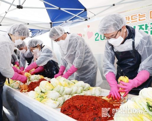 충북교육청, 따뜻한 이웃사랑 김장 나눔 봉사