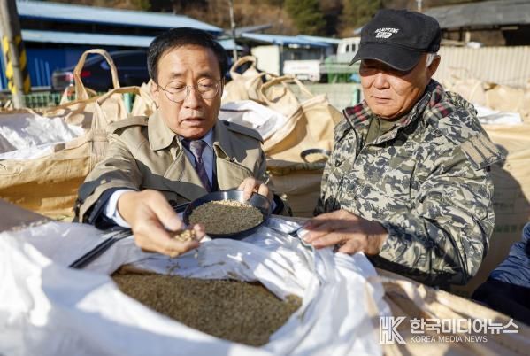 공공비축미곡 매입 현장을 격려하는 김문근 군수
