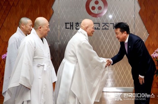 김영환 충북도지사, 조계종 총무원장 진우스님 예방