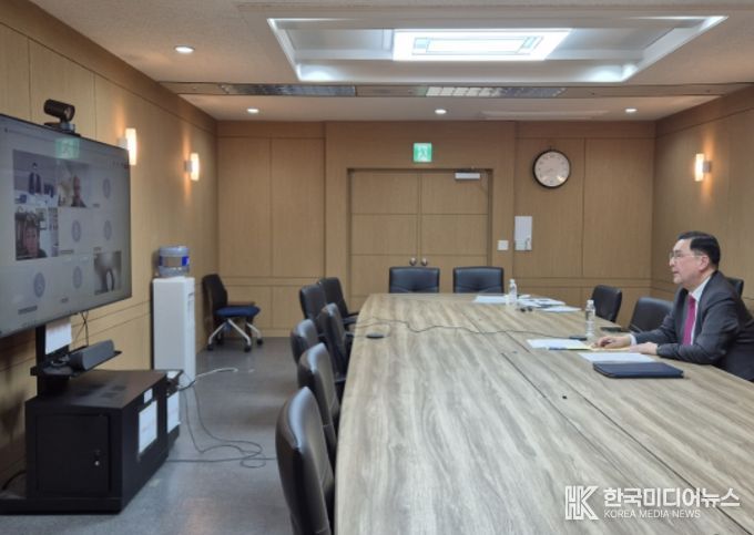 영국 옥스퍼드대 화상강연하는 이경철 외교부 유엔 안보리 담당 고위대표