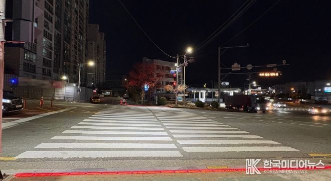 바닥형 보행신호등 설치 완료