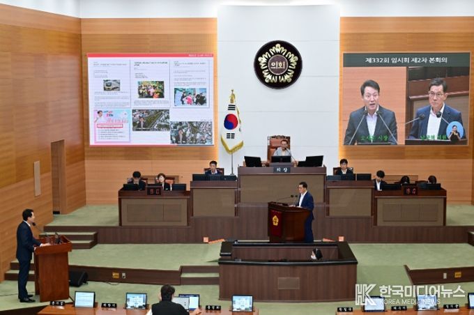 제332회 임시회 시정질문 중인 남궁역 의원(사진 중앙 단상)